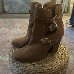 Wonderly tan suede ankle boots. Gorgeous with dresses and skirts.